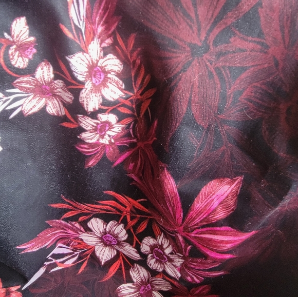 NWT beautiful  skirt - Picture 2 of 2